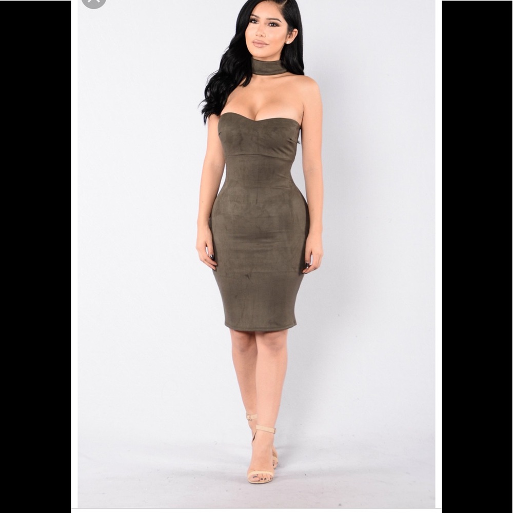 Green halter top dress 👗
